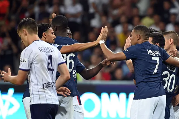 With singles the Parisian player showed contempt for Messi throughout the match