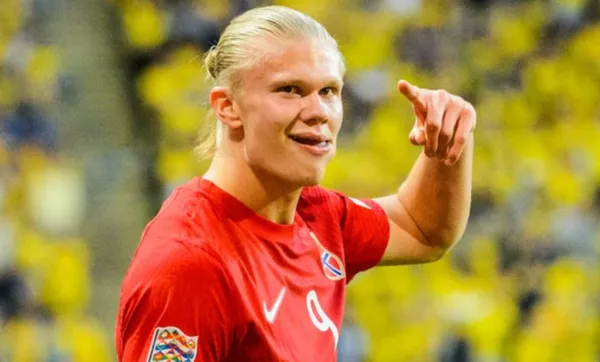 With a wooden shield and wielding an axe, Erling Haaland transforms into a viking.