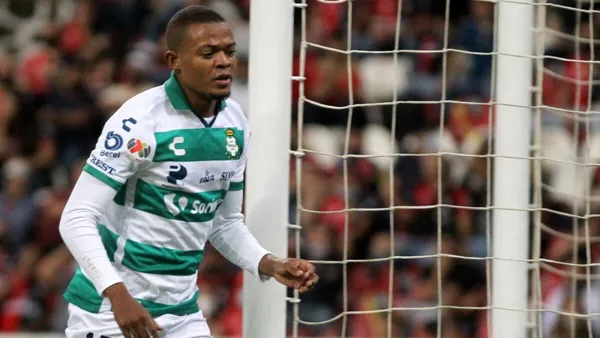 Yesterday, the Colombian striker achieved a Davis vs. Goliath-level feat, scoring fearlessly against one of the leaders in the Liga MX 2022 overall standings.