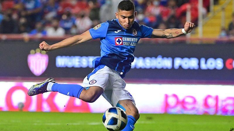 
   Pineda rose to stardom at Cruz Azul 
 
