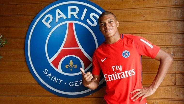 
   Kylian Mbappe earns $20m a season at PSG 
 