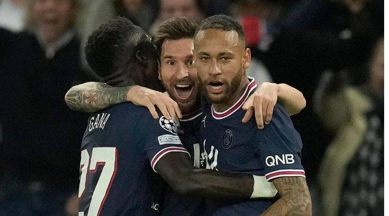 
   Messi, Neymar, and Mbappe played the full 90 minutes together for the first time 
 