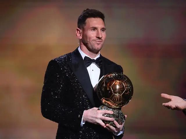 Lionel Messi with the Ballon d'Or. (Source: Eurosport)