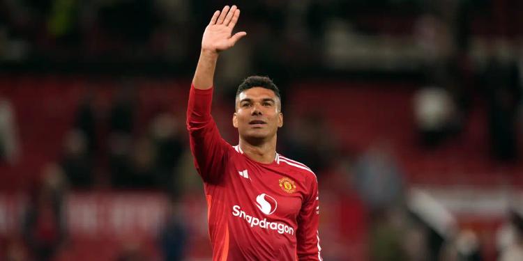 Casemiro on the edge of leaving Manchester United: What future awaits him?