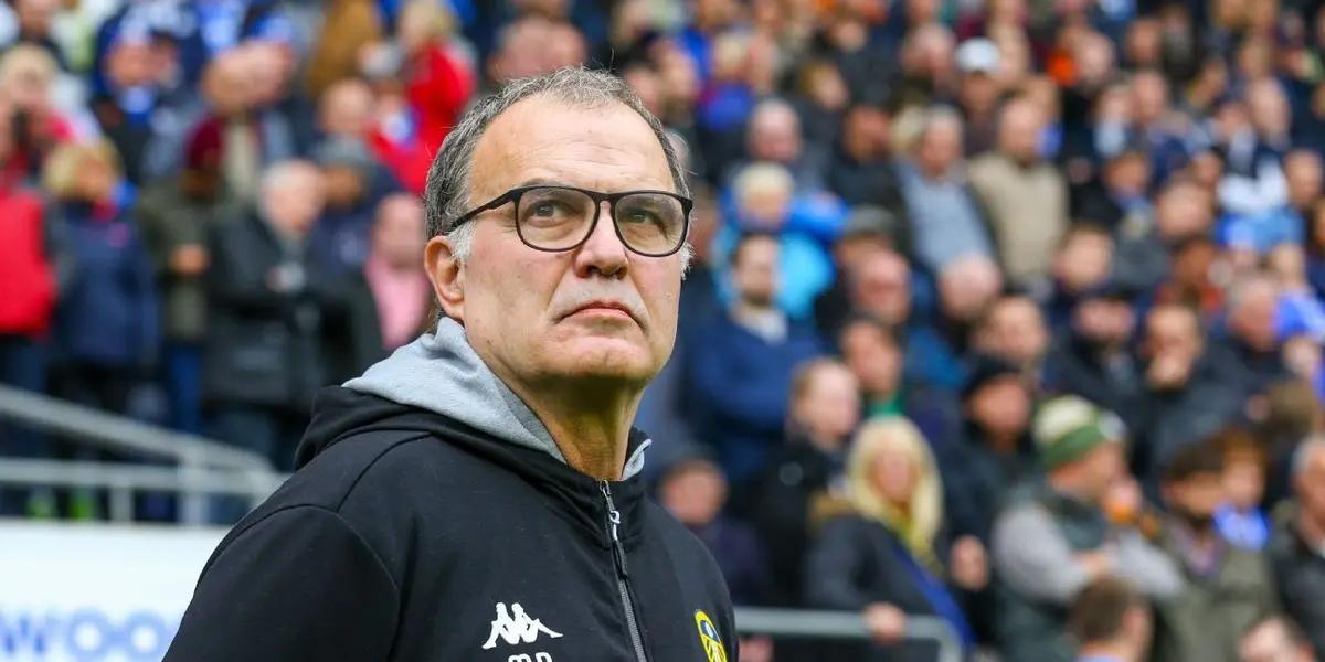 11The Mexican national team is considering the idea of stripping Gerardo Martino from his position, with the possibility that Marcelo Bielsa will enter his replacement.