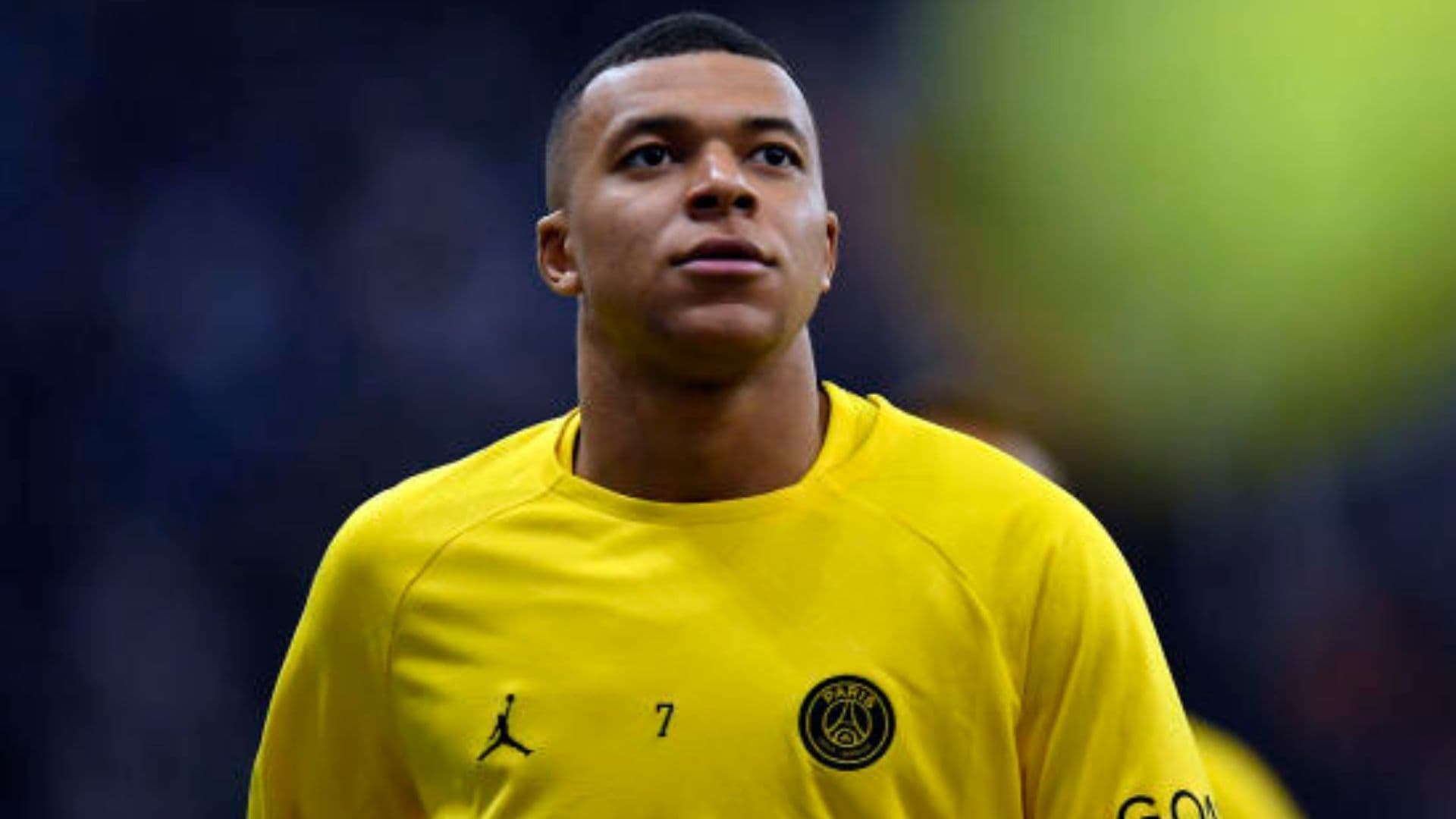A camera closely followed the Frenchman, who regretted the score of his teammate at PSG