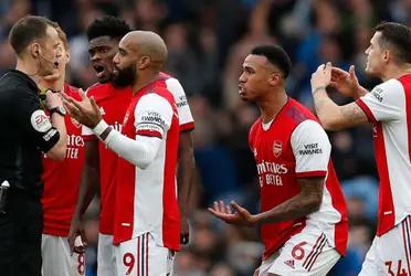 A large amount of money was wagered on an Arsenal player receiving a yellow card in a match, which is being investigated.