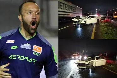 A serious accident was reported by a luxurious sports car that was driving at excess speed on a highway near the town of Tlajomulco, Jalisco.