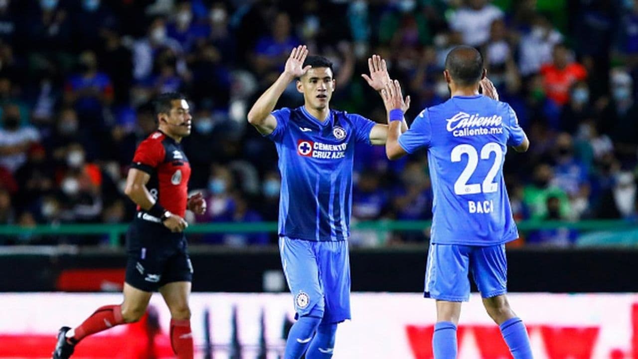 A solo goal by Uriel Antuna has La Máquina fighting for the lead in Liga MX.