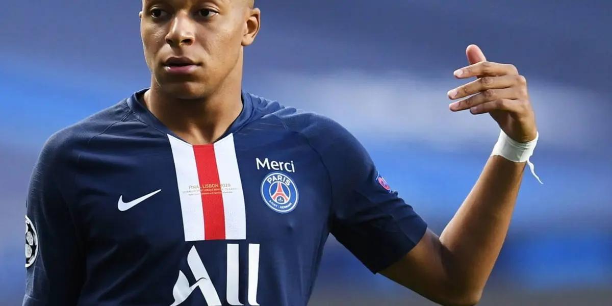 According to 'Daily Mail', the forward asks PSG to match Neymar's salary before renewing. The French club will demand € 200M for his transfer if he does not renew.