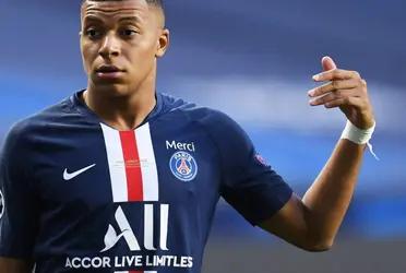 According to 'Daily Mail', the forward asks PSG to match Neymar's salary before renewing. The French club will demand € 200M for his transfer if he does not renew.