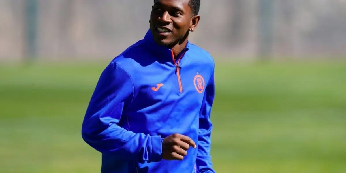 According to information from Brazil, the Ecuadorian striker will move to Santos.