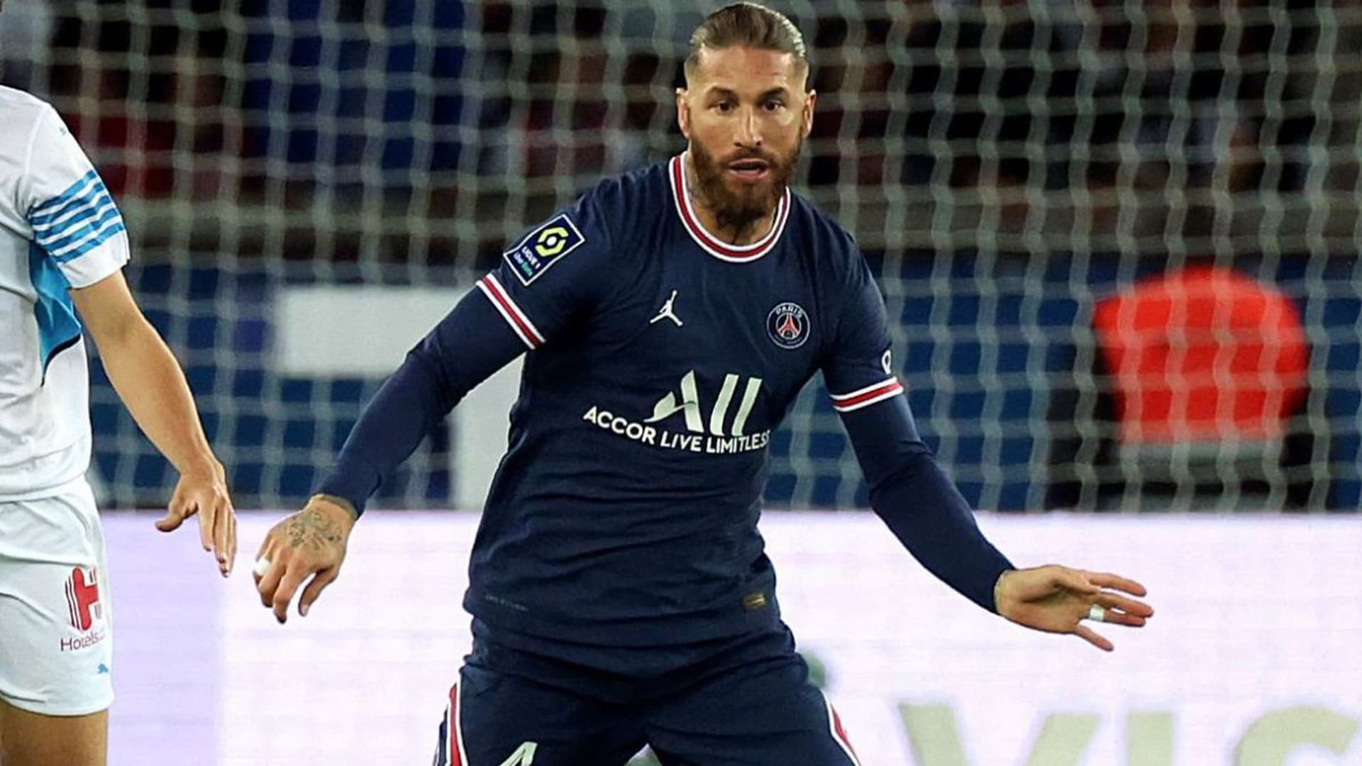 According to L'Équipe, Luis Campos has been honest with the Spaniard and warned him that they are looking for competition. However, he is considered a leader in the dressing room.