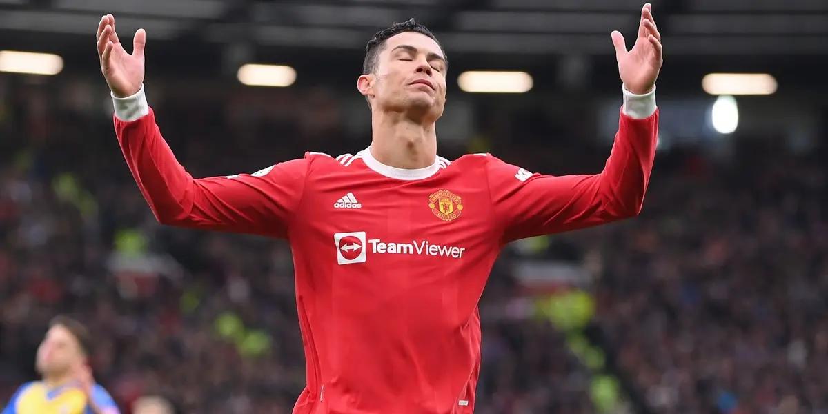 According to reports in England, the 'Red Devil' club is fed up with the Portuguese's attitude and is considering releasing him.