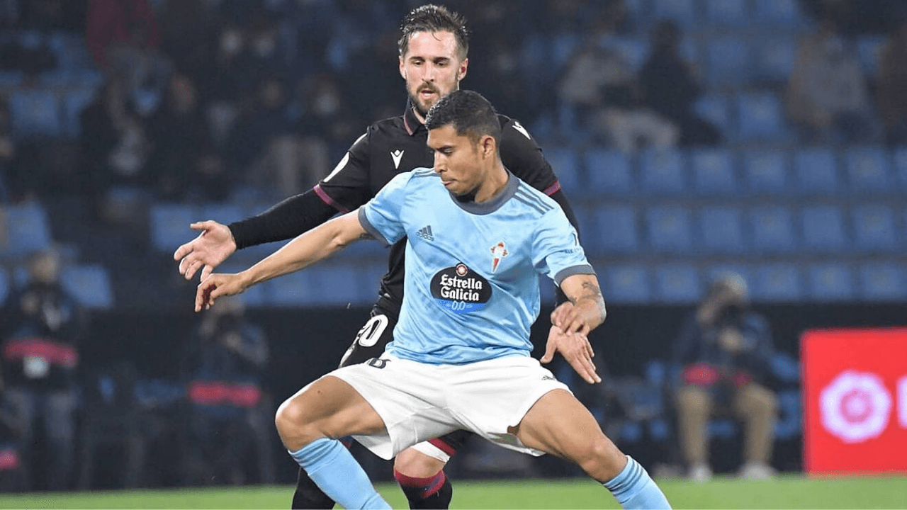 After a very long wait, the Mexican midfielder made his debut and made Levante tremble.