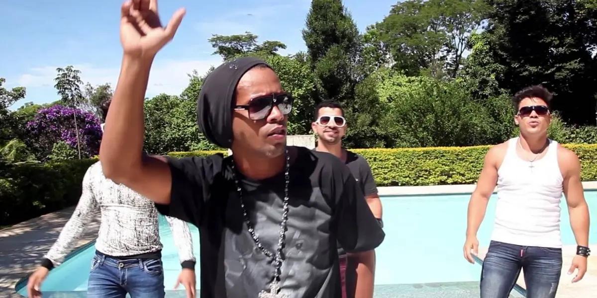 After getting out of jail, many Brazilian media claimed that Ronaldinho was bankrupt but now the former FC Barcelona made it clear where he spends his money.