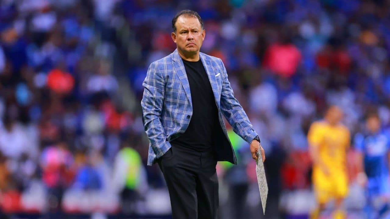 After his departure from Cruz Azul, many teams were looking for Juan Reynoso and the Peruvian coach has already decided on one of them in Liga MX.