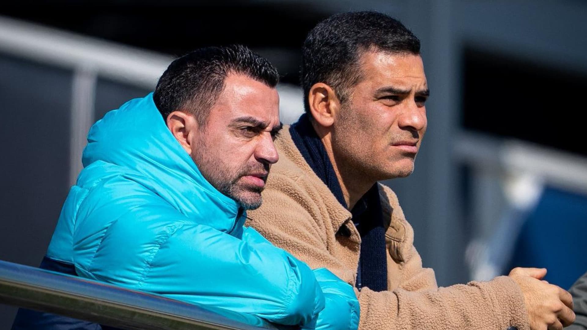 After his unfortunate statements, the Mexican supports Xavi and rectifies his comments.