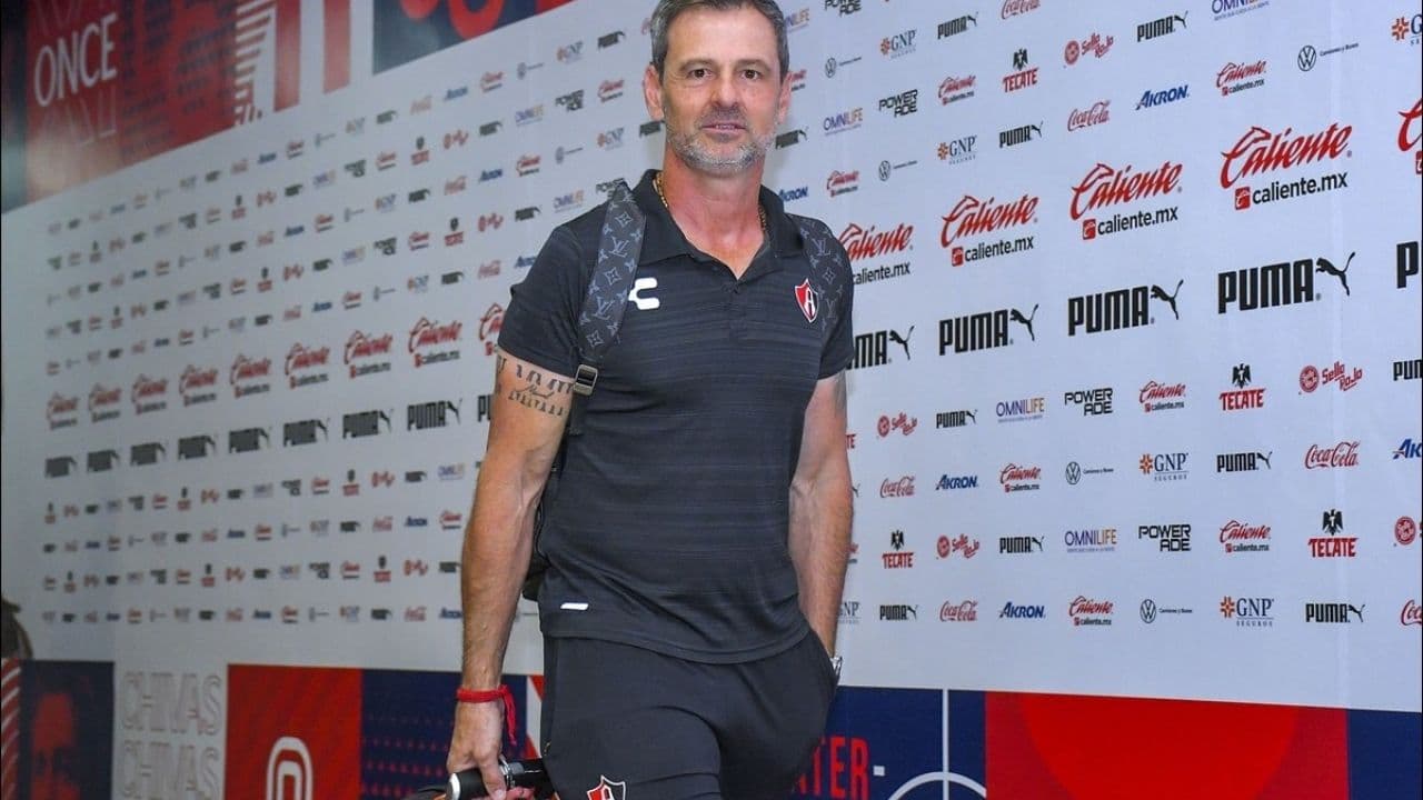 After several months of negotiations, Diego Cocca and Atlas reached an agreement to keep him at the helm of the team.