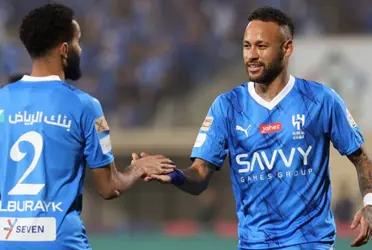 After six games with Al-Hilal, Neymar finally goes out to the pitch.