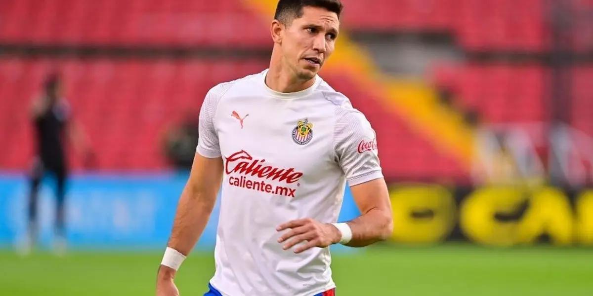 After suffering a ruptured anterior cruciate ligament in his right knee, Jesús Molina underwent successful surgery.