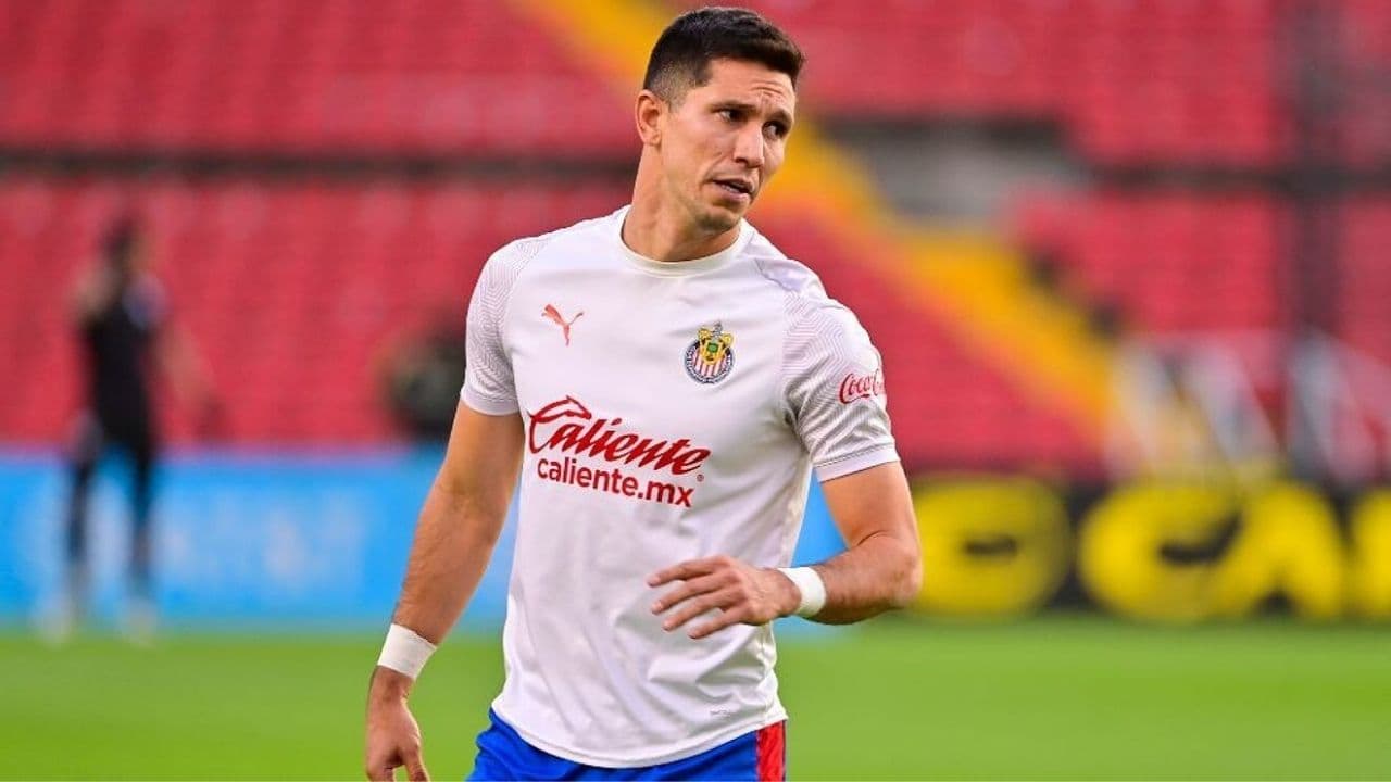 After suffering a ruptured anterior cruciate ligament in his right knee, Jesús Molina underwent successful surgery.