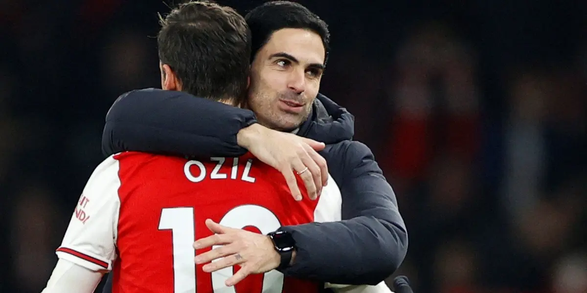 After the German player was axed from the squad, his agent talked and blamed heach coach Arteta.