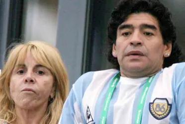 After their divorce, his ex wife Claudia Villafañe took one of the best houses Diego Maradona possessed. It is a exclusive mansion with a millionaire worth.