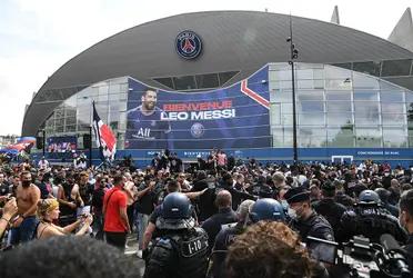 After winning the Copa America with the Argentine national team at the Maracana stadium, Lionel Messi's life changed dramatically, he did not renew his contract with Barcelona and quickly arrived in Paris to sign with PSG, soon to be his debut.
