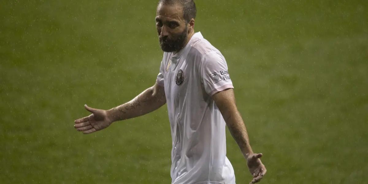 Aged 32, El Pipita is going to possibly be the captain of Diego Alonso's team in the next game, although that may not be a good idea.