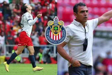 Alan Mozo played against Club Tigres and had a performance that responds to the Chivas coach's decision on whether or not to use him during games.