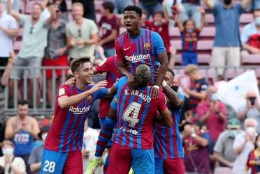 Almost immediately after Gayá's goal, Barça's '10' appeared to continue his scoring streak and, after Depay passed, he took out a 'missile' from outside the area to leave everything the same in Barcelona vs Valencia for LaLiga.