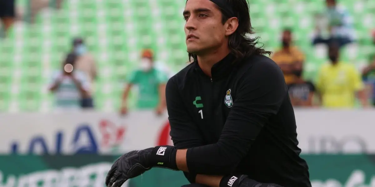 An accident that left two goalkeepers injured allowed the teenager Acevedo to return to his training process with Santos.