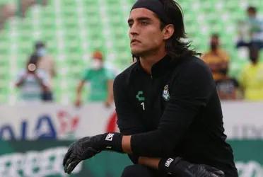 An accident that left two goalkeepers injured allowed the teenager Acevedo to return to his training process with Santos.