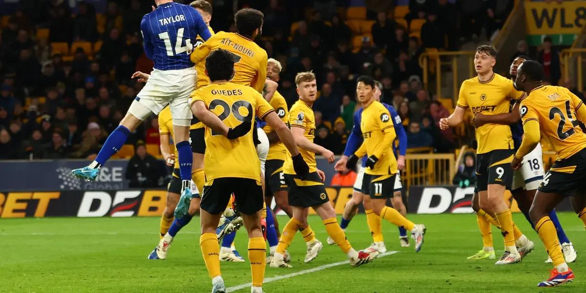 an unbelievable problem arose on the pitch involving the players of the same team