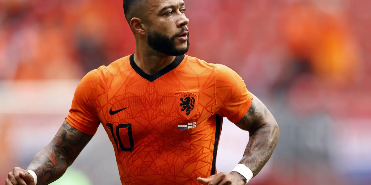 Barcelona didn't sign Memphis Depay but it already sells its jersey
