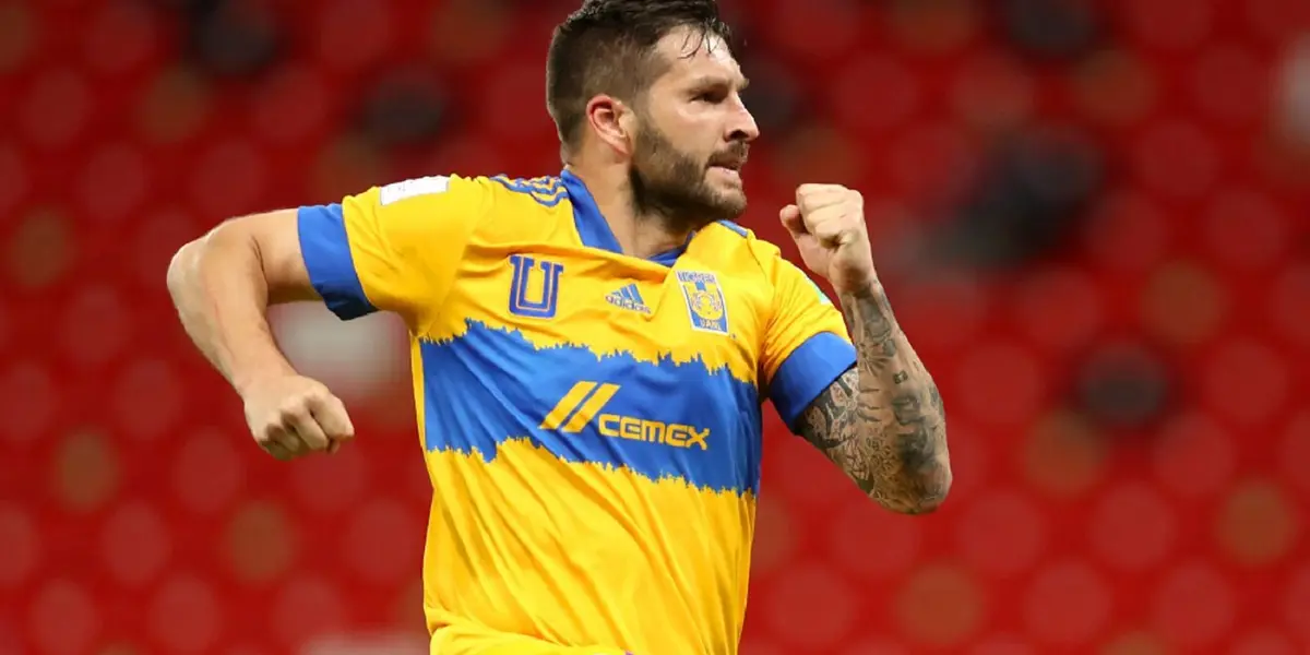 What does André-Pierre Gignac do during his holidays with Tigres UANL?