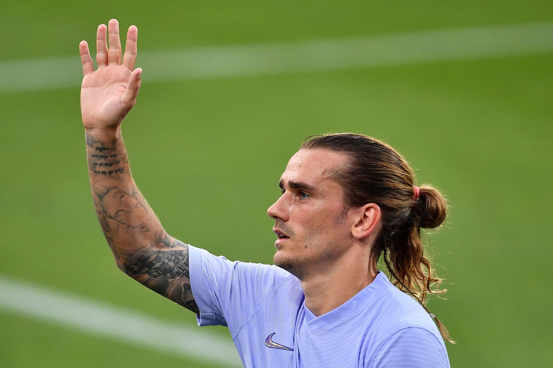 Antoine Griezmann returned to Atletico Madrid in one of the last minute moves, the striker returned to Madrid and reduced his salary so that the move could be completed.