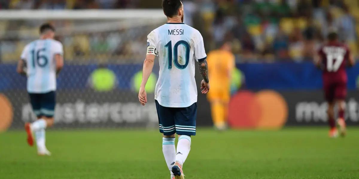 Argentina receives Uruguay next Sunday and Lionel Messi is in doubt due to a discomfort in his knee. Alert in AFA.