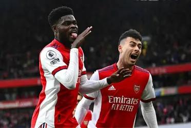 Arsenal signed their fifth consecutive victory, regained the Champions zone position, and warns Manchester United and West Ham that the fourth position is theirs.