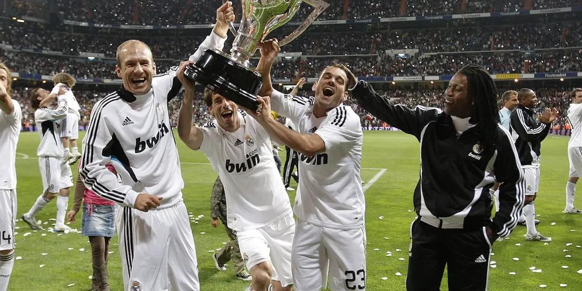 At his peak he had the pleasure of sharing the pitch with some of the greatest players in the world. Then he had his misfortunes, and after many different businesses, he will come back to soccer.