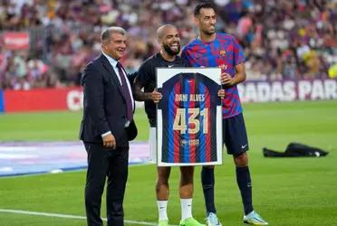 Barcelona hosted Pumas UNAM for the Joan Gamper trophy , Dani Alves received his farewell tribute.