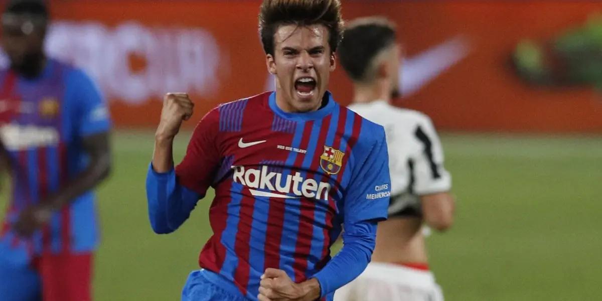 Barcelona youngster Riqui Puig has changed his agency to a new agency that also manages incoming Barcelona coach Xavi Hernandez.