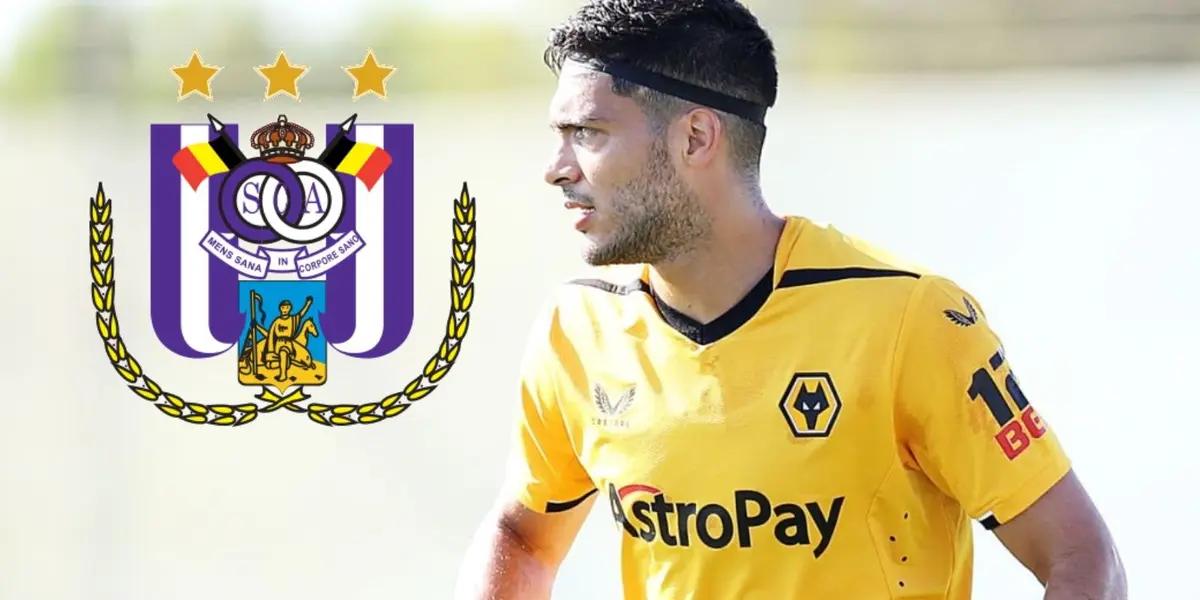 Bayern Munich put Raúl Jiménez on 'standby', but Anderlecht give the Mexican the best news