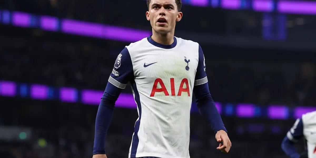 Before the end of the first half, the Welshman came on to put Spurs on top.