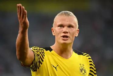 Borussia Dortmund CEO has opened up on how the club signed Erling Haaland ahead of Manchester United.