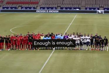 Both teams showed their union against racism. The fight against systemic continues and MLS seems to be a good platform to express it.