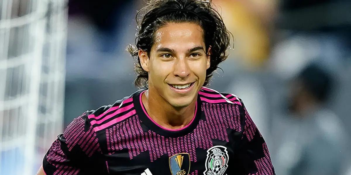 Both the player and his club, Real Betis, announced the news through their social networks.