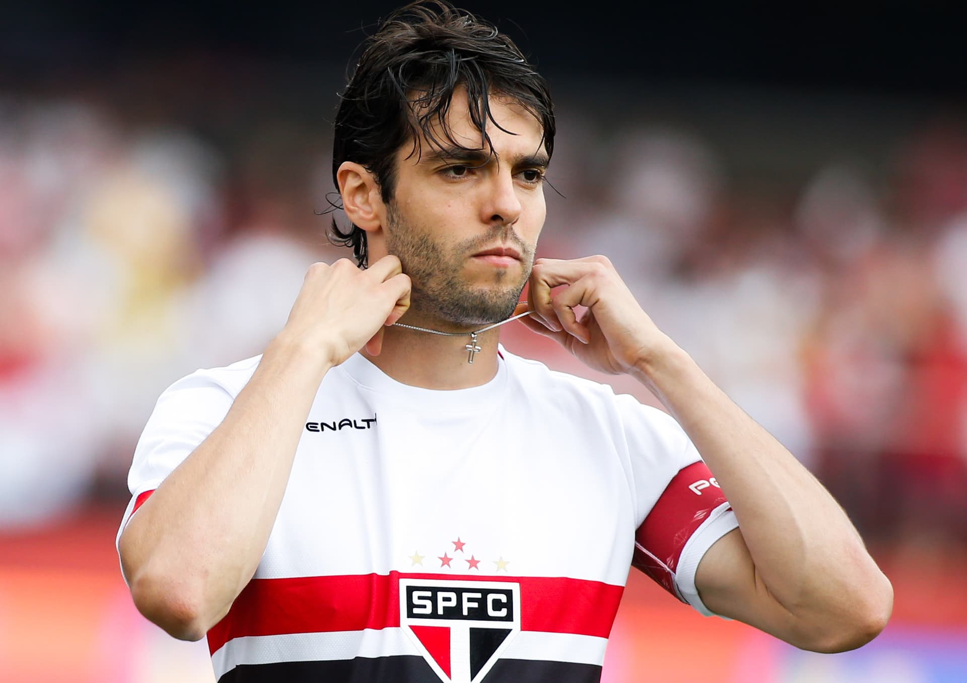 Brazilian attacking midfielder Kaka hung up his boots in 2017 after 3 years in the MLS with Orlando City. Armed with a college degree in Sports Marketing, we look at the modest life Kaka continues to live in Orlando, Florida.
