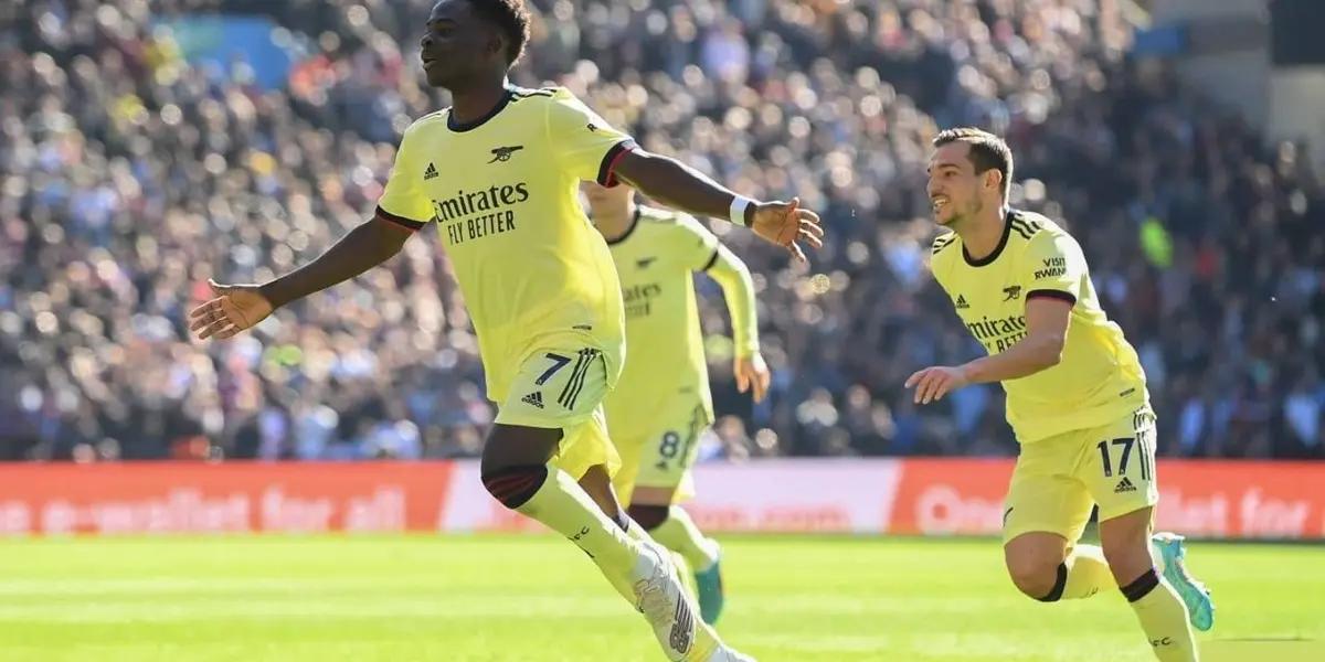 Bukayo Saka put Arsenal ahead in the match against Aston Villa with a beautiful volley after a good collective play of the London team. A goal that was also the 2,000th of the Gunners in the Premier League.